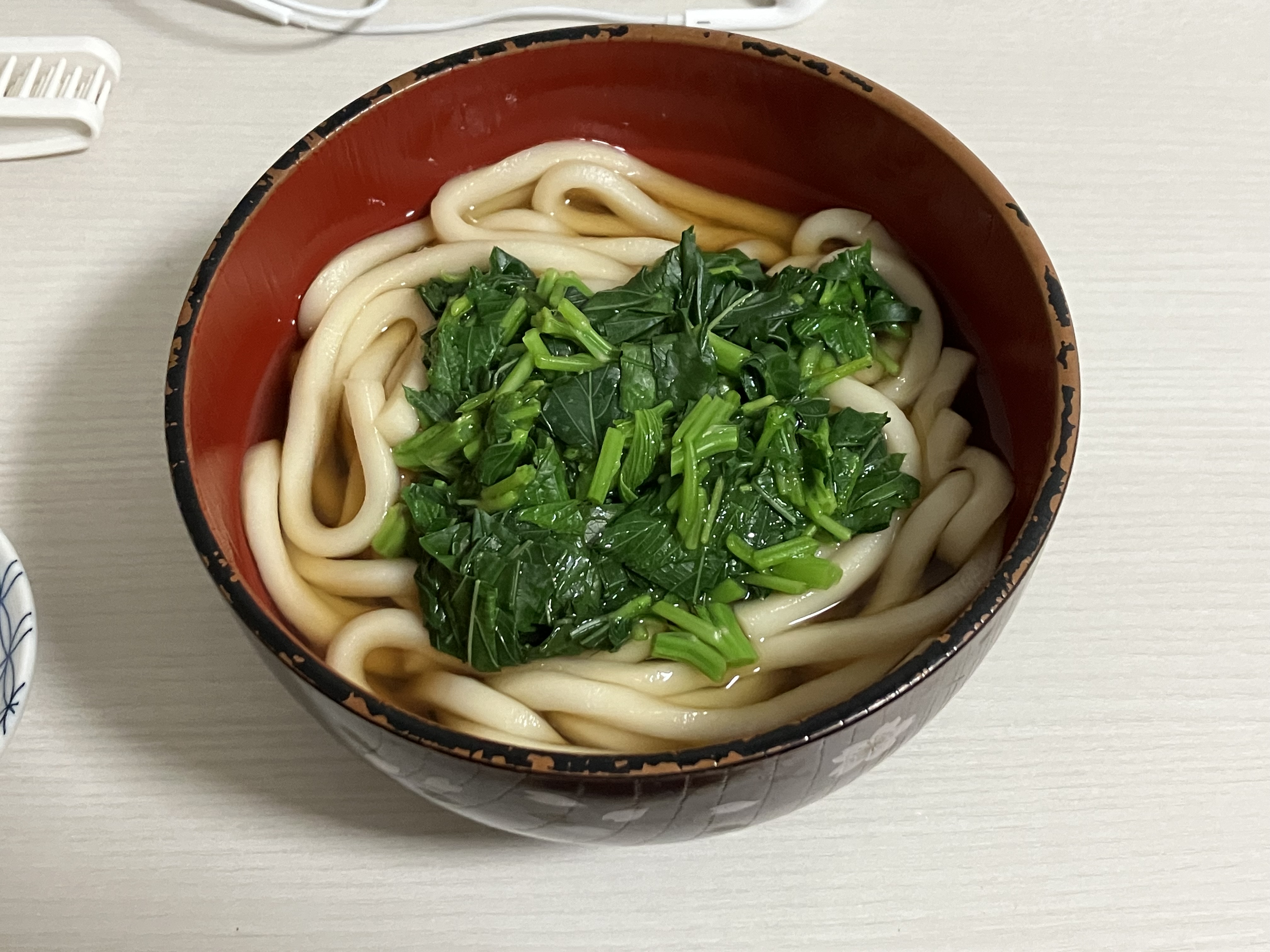 モロヘイヤを乗せたうどん