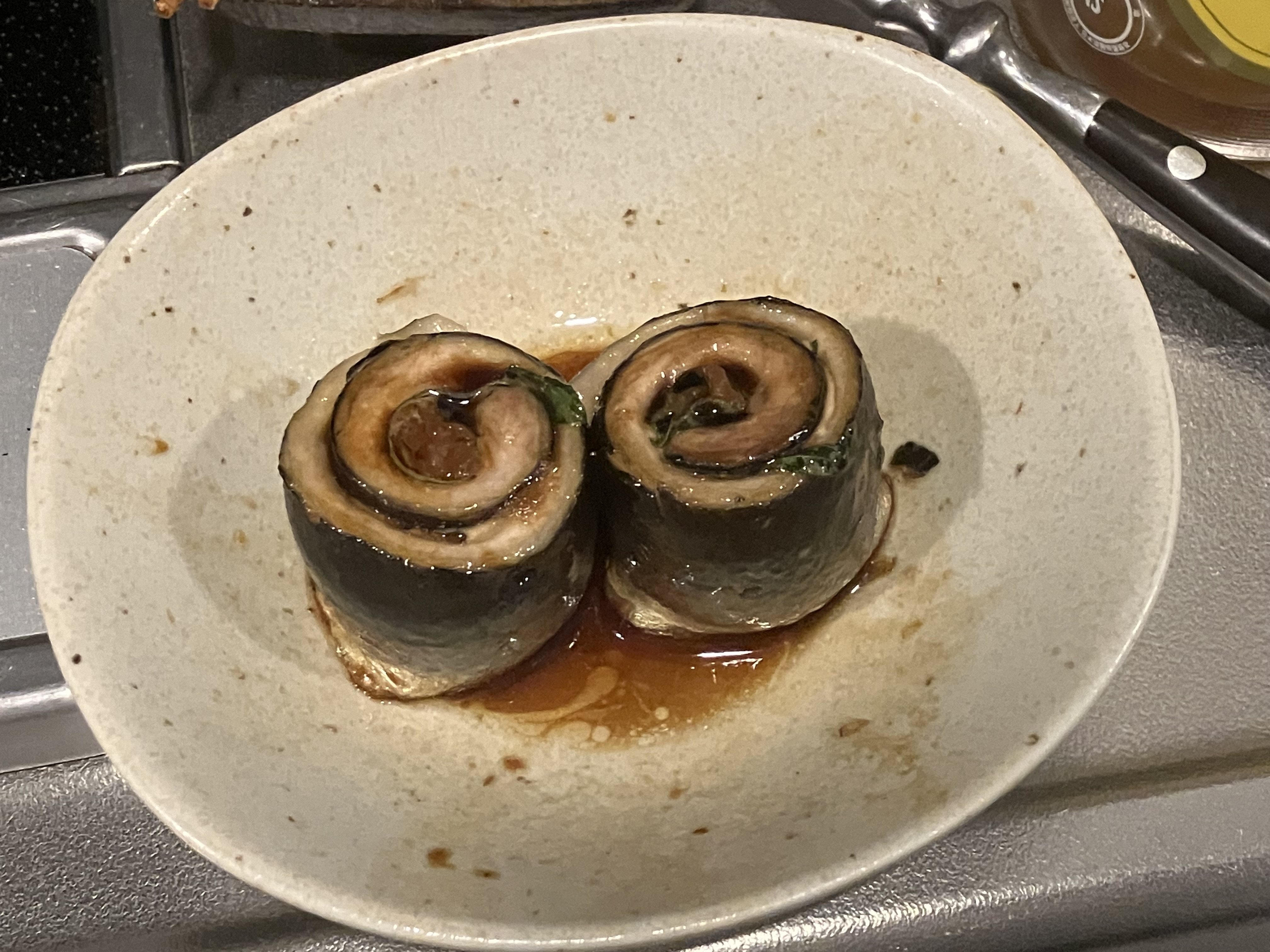 さっきよりも上手に巻けた大葉と梅のさんま巻き的なもの