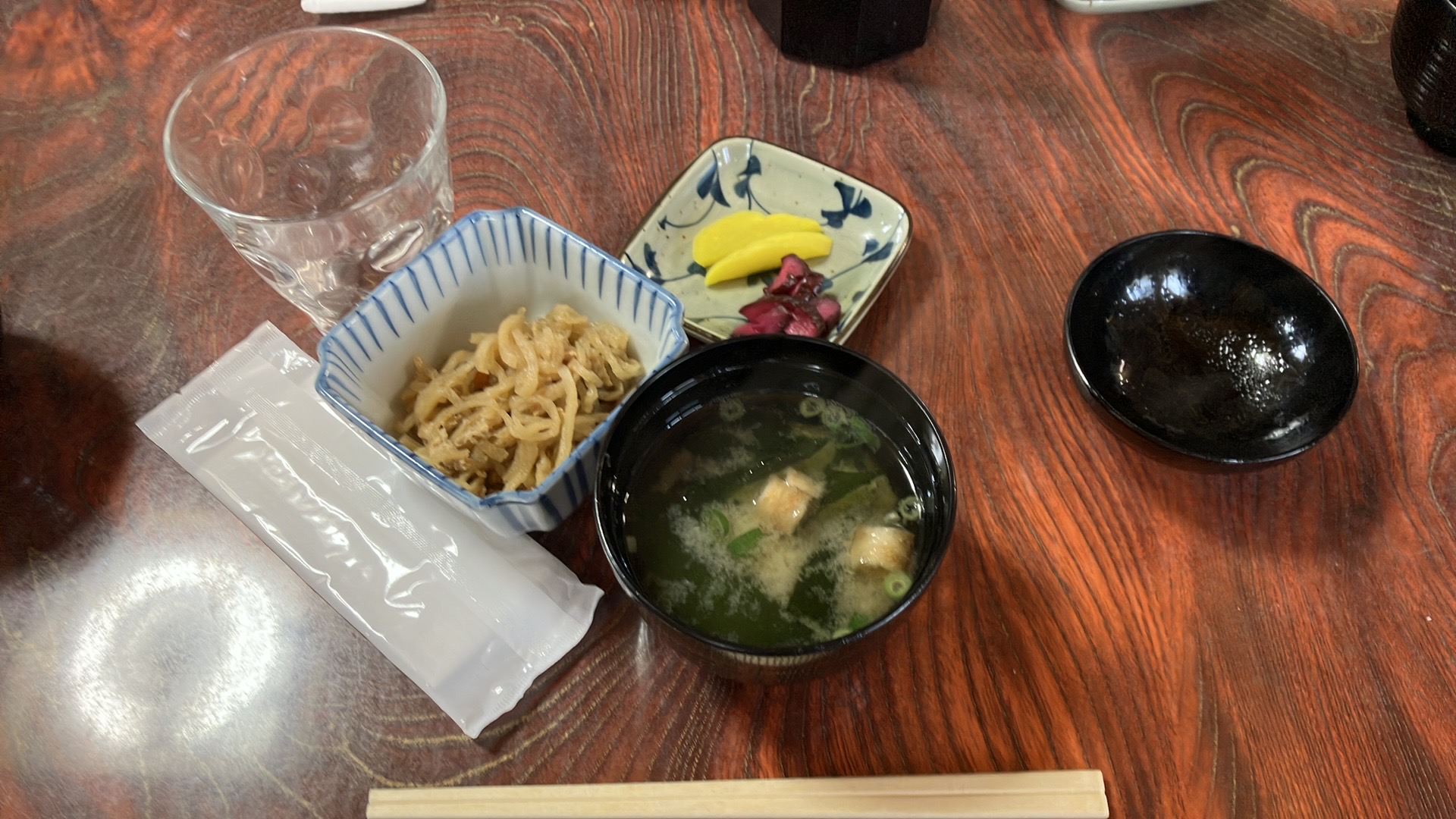 味噌汁、切り干し大根、漬物