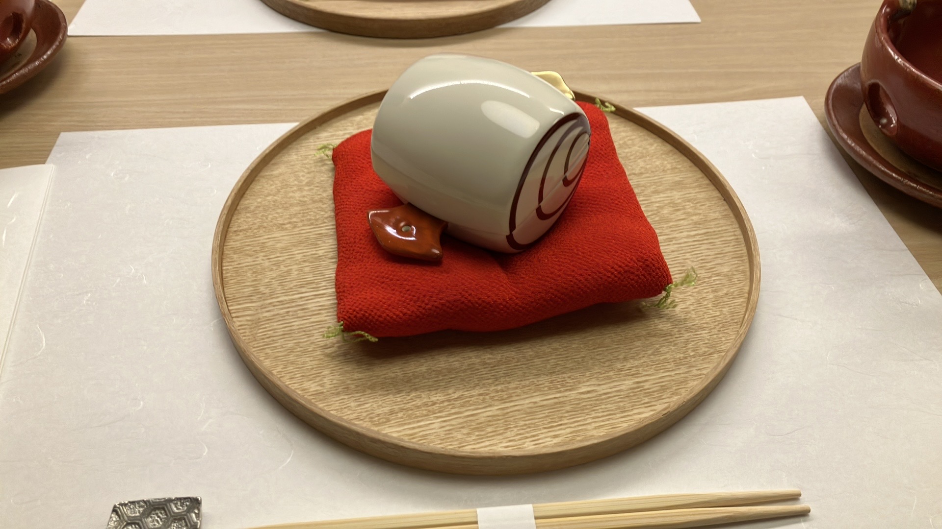 打ち出の小槌の形をした器(先付けが入っている)