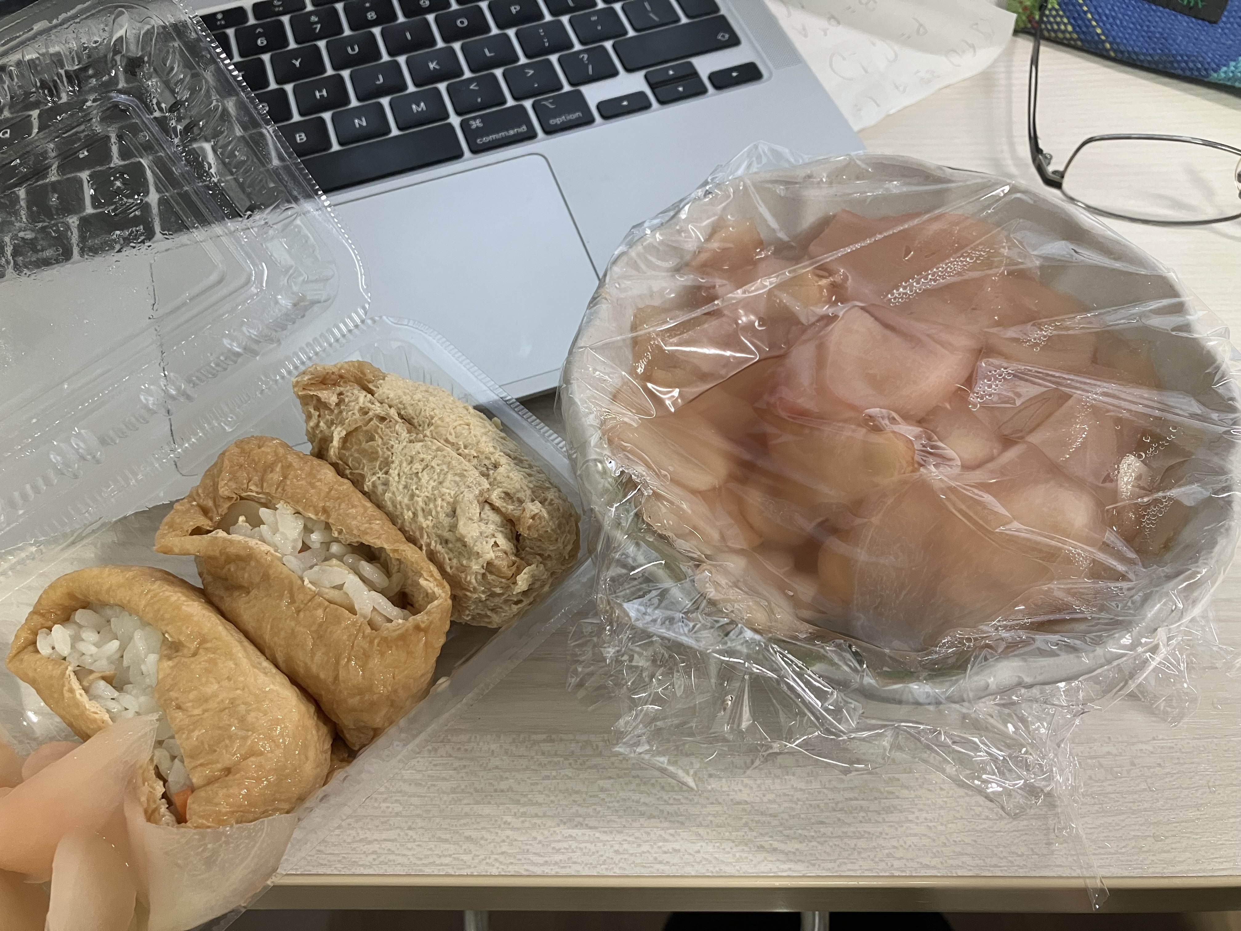 いなり寿司と紅生姜