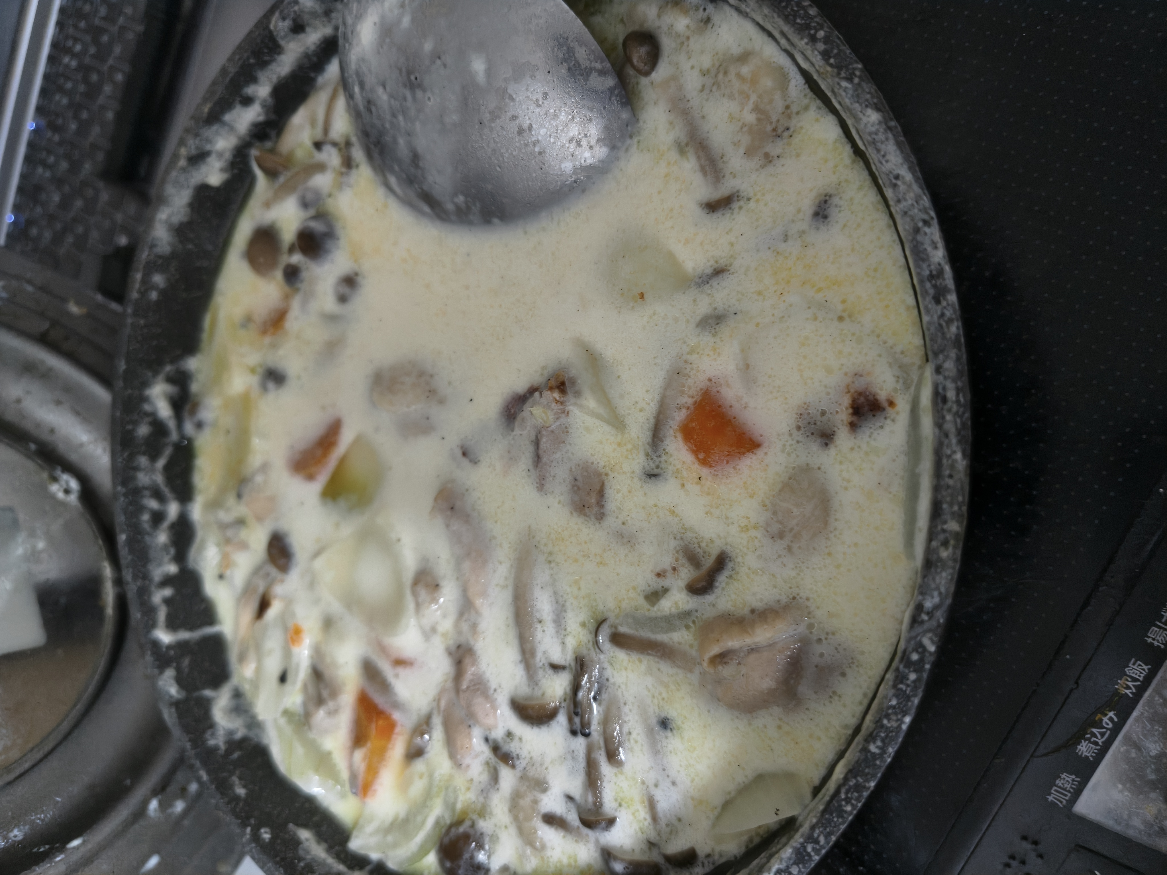 鍋に入ったシチュー